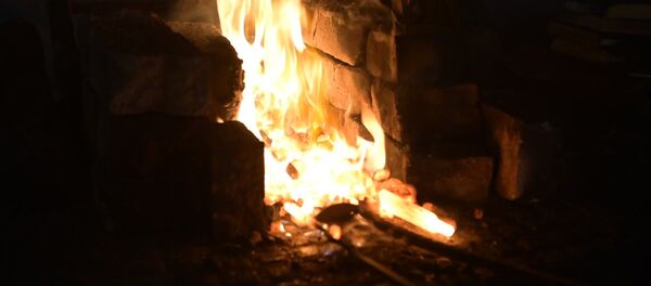 Искусство создания традиционного ножа абхазов продемонстрировал кузнец Искусство создания традиционного ножа абхазов продемонстрировал кузнец - Sputnik Абхазия