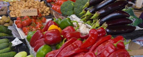 Продукты на прилавке сухумского рынка - Sputnik Абхазия