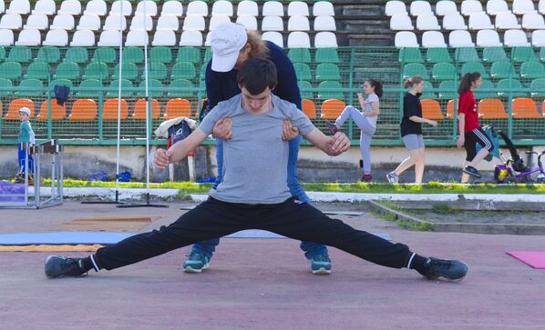 Тренировка легкоатлетов на республиканском стадионе. - Sputnik Абхазия