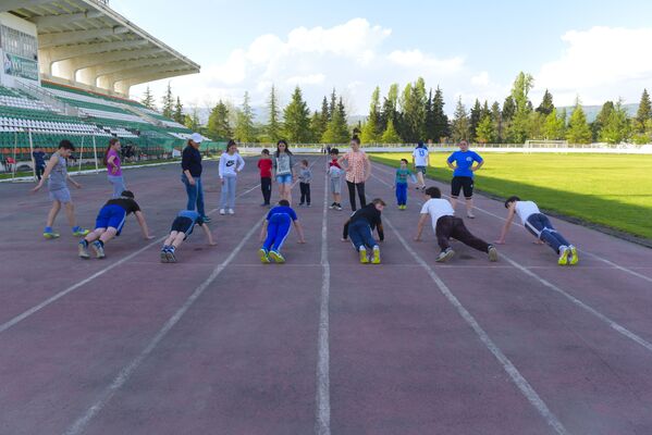 Тренировка легкоатлетов на республиканском стадионе. - Sputnik Абхазия