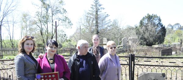 Аибашьра ду аветеран Паҷ Шьаҳан-иԥа Ҷанба дылгәалалыршәоит уи имаҭа Сырма Ашәԥҳа.  Аибашьра ду аветеран Паҷ Шьаҳан-иԥа Ҷанба дылгәалалыршәоит уи имаҭа Сырма Ашәԥҳа.  - Sputnik Аҧсны