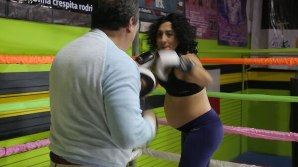 Спутник_Ринг для будущей мамы: спортсменка боксирует на восьмом месяце беременности - Sputnik Абхазия
