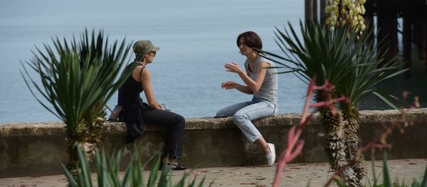 Туристы на набережной Туристы на набережной - Sputnik Абхазия