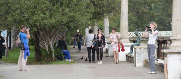 Туристы на набережной Туристы на набережной - Sputnik Абхазия