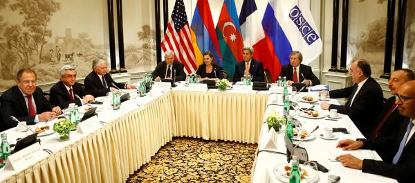 Встреча президентов Армении и Азербайджана Сержа Саргсяна и Ильхама Алиева при участии глав МИД стран-сопредседателей Минской группы в Вене. - Sputnik Абхазия