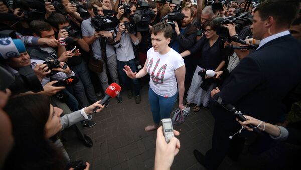 Украинская военнослужащая Надежда Савченко в аэропорту Киева - Sputnik Абхазия