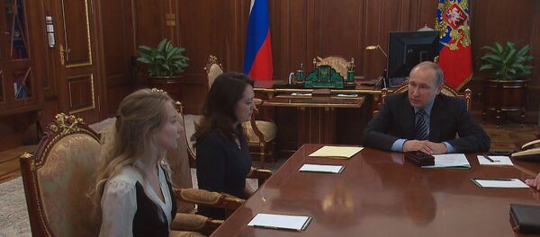 Путин поблагодарил родных погибших журналистов за просьбу помиловать Савченко. - Sputnik Абхазия