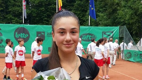 Амина Аншба во время награждения после победы на турнире ITF в Бельгии - Sputnik Абхазия