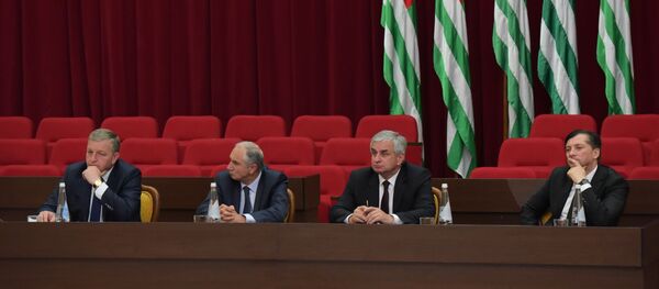 Встреча Президента Республики Абхазия Рауля Хаджимба с общественностью Встреча Президента Республики Абхазия Рауля Хаджимба с общественностью - Sputnik Абхазия