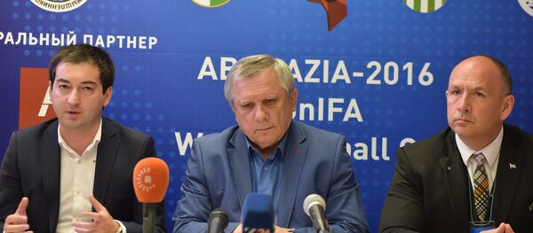 Пресс-конференция премьер-министра Артура Миквабия и президента ConIFA Пьера Андерса Блинд Пресс-конференция премьер-министра Артура Миквабия и президента ConIFA Пьера Андерса Блинд - Sputnik Абхазия