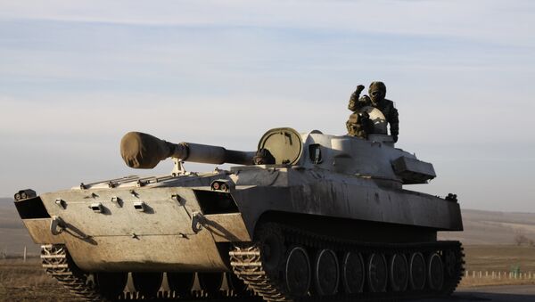 Отвод колонны тяжелой военной техники ДНР из Донецкой области - Sputnik Абхазия