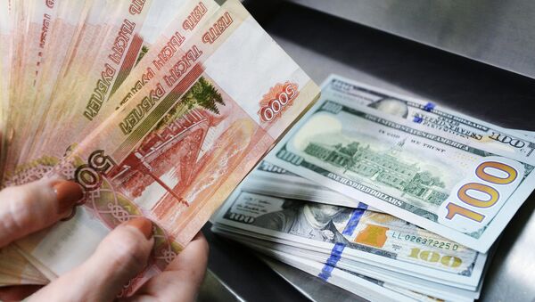 Доллары США и рубли в кассе - Sputnik Абхазия