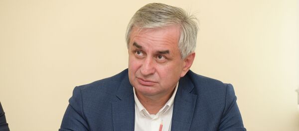 Рауль Хаджимба в общественной палате Рауль Хаджимба в общественной палате - Sputnik Абхазия