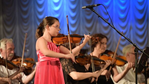 Юные музыканты сыграли с большим оркестром в Филармонии - Sputnik Абхазия