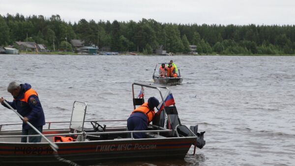 Трагедия на озере в Карелии: поисковая  операция и заявление главы МЧС - Sputnik Абхазия