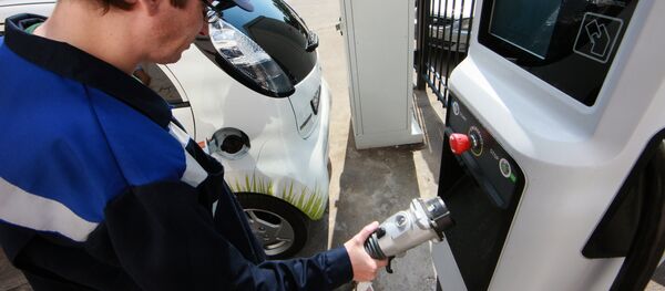 Работа заправочных станций для электромобилей. Архивное фото Работа заправочных станций для электромобилей. Архивное фото - Sputnik Абхазия