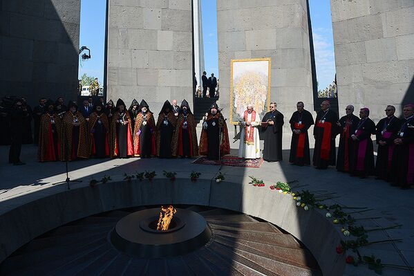 Папа Римский посетил Мемориал жертв Геноцида армян - Sputnik Абхазия