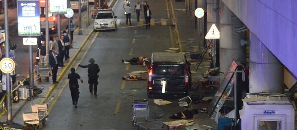 В турецком аэропорту им. Ататюрка взрыва. В турецком аэропорту им. Ататюрка взрыва. - Sputnik Абхазия