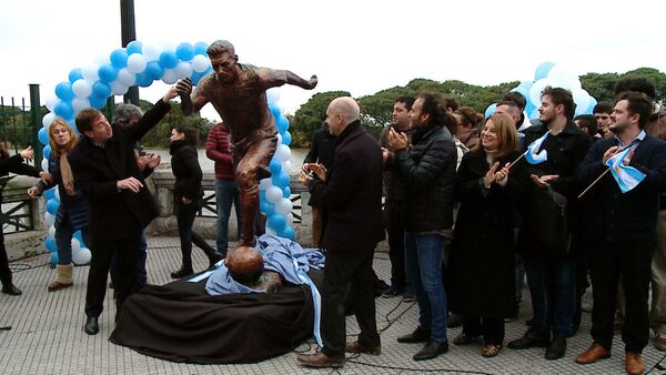 Месси в бронзе: статую аргентинского футболиста установили в Буэнос-Айресе - Sputnik Абхазия