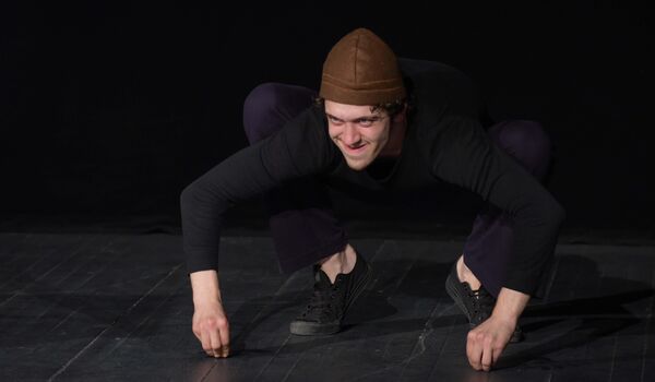 Сердитый Джигарханян и селфи с поклонницами: как живется в России абхазским актерам Сердитый Джигарханян и селфи с поклонницами: как живется в России абхазским актерам - Sputnik Абхазия