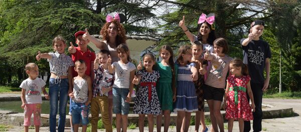 Эстафета благотворительной Общественной организации (БОО) Киараз  Подари детям день радости. - Sputnik Абхазия