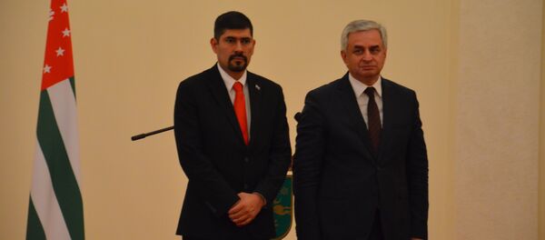 Встреча в администрации президента Встреча в администрации президента - Sputnik Абхазия