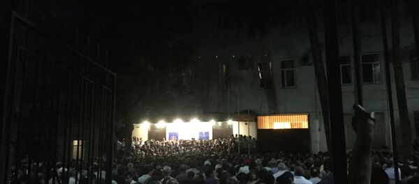 Митингующие у здания МВД. - Sputnik Абхазия