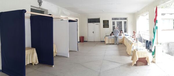 Гагра араион алхратә ҭыԥқәа рҟны асааҭ 12-нӡа ауааԥсыра рааира кәадан Гагра араион алхратә ҭыԥқәа рҟны асааҭ 12-нӡа ауааԥсыра рааира кәадан - Sputnik Аҧсны