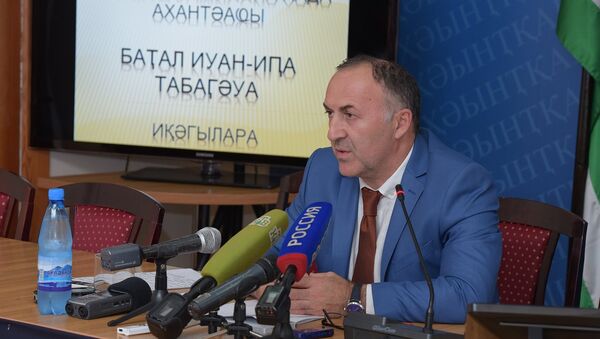 Пресс-конференция председателя ЦИК Батала Табагуа. - Sputnik Абхазия
