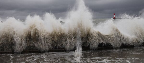 Шторм в городе Сочи. Архивное фото Шторм в городе Сочи. Архивное фото - Sputnik Абхазия