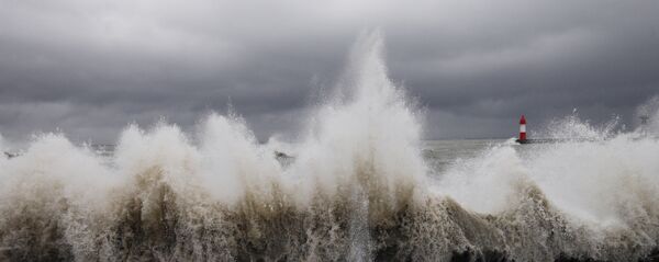 Шторм в городе Сочи. Архивное фото Шторм в городе Сочи. Архивное фото - Sputnik Абхазия