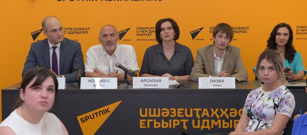 Видеомост с Хиблой Герзмава. Видеомост с Хиблой Герзмава. - Sputnik Абхазия