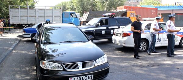 Вооруженные люди захватили здание полиции в Ереване. Съемка с места ЧП Вооруженные люди захватили здание полиции в Ереване. Съемка с места ЧП - Sputnik Абхазия