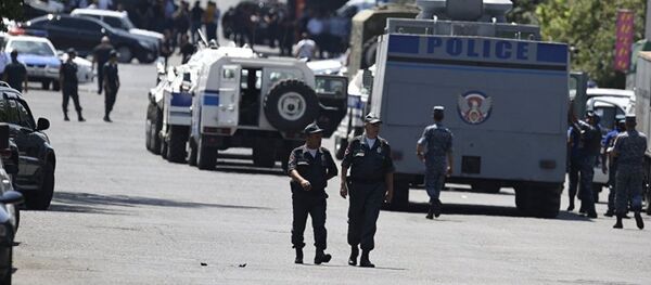 Захват здания ППС в Ереване. Архивное фото Захват здания ППС в Ереване. Архивное фото - Sputnik Абхазия