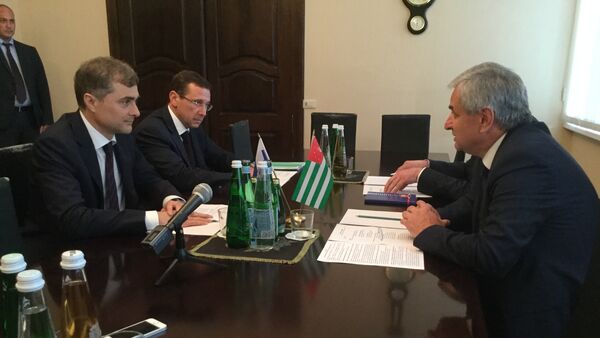 Хаджимба и Сурков обсудят выполнение российской инвестпрограммы - Sputnik Абхазия