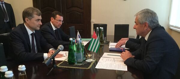 Хаджимба и Сурков обсудят выполнение российской инвестпрограммы - Sputnik Абхазия