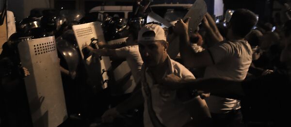 Ситуация близ захваченного в Ереване здания полка полиции Ситуация близ захваченного в Ереване здания полка полиции - Sputnik Абхазия