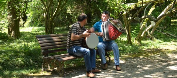 Вианор Айба и Кадыр Барциц исполнили Апсуа куашара для Sputnik Вианор Айба и Кадыр Барциц исполнили Апсуа куашара для Sputnik - Sputnik Абхазия