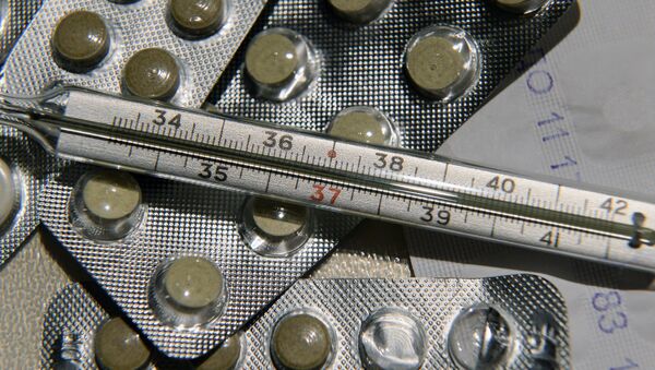 Лекарственные препараты и градусник для измерения температуры - Sputnik Аҧсны