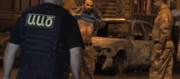 Захватившие здание полка ППС в Ереване выходили сдаваться по одному Захватившие здание полка ППС в Ереване выходили сдаваться по одному - Sputnik Абхазия