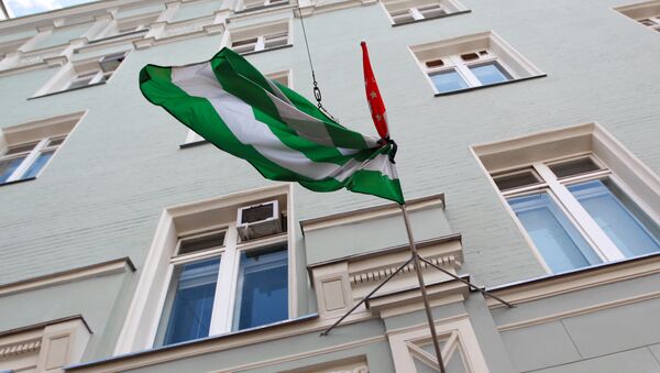 Флаг Абхазии, перевязанный черной лентой. Архивное фото. - Sputnik Абхазия