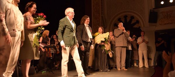 Зал в драмтетаре аплодировал стоя в течение получаса - Sputnik Абхазия