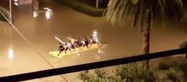 На банане по улицам Сухума. Кадры ночного наводнения - Sputnik Абхазия