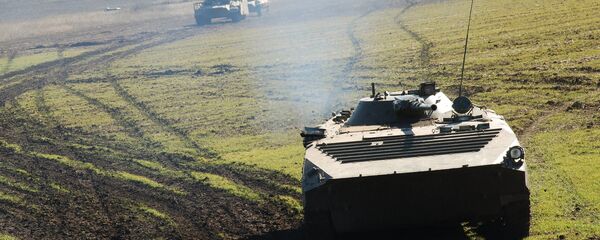 Военная техника ополчения ДНР на линии разграничения. Архивное фото Военная техника ополчения ДНР на линии разграничения. Архивное фото - Sputnik Аҧсны