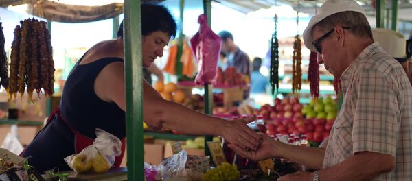 Рыночная торговля в Гаграх Рыночная торговля в Гаграх - Sputnik Абхазия