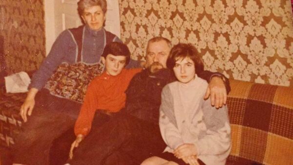 Эсма Пилия с семьей - Sputnik Абхазия