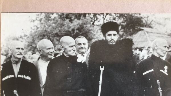 Фидель Кастро и Никита Хрущев в окружении жителей села Дурипш - Sputnik Абхазия