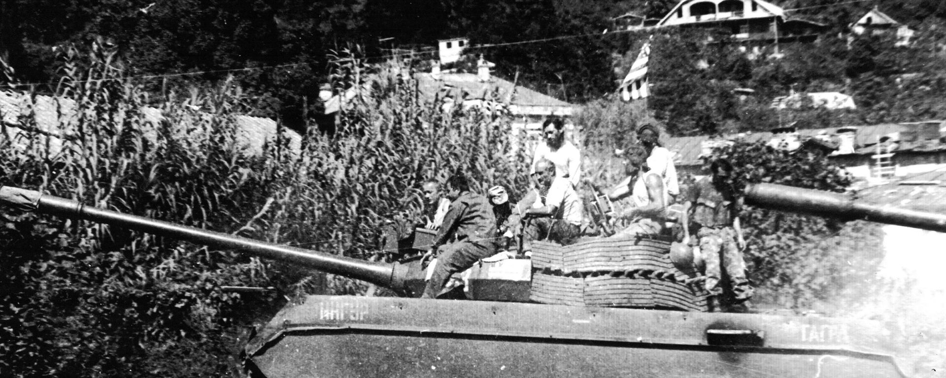 Члены экипажа танка Т55 Сасрыква - Sputnik Абхазия, 1920, 22.08.2017