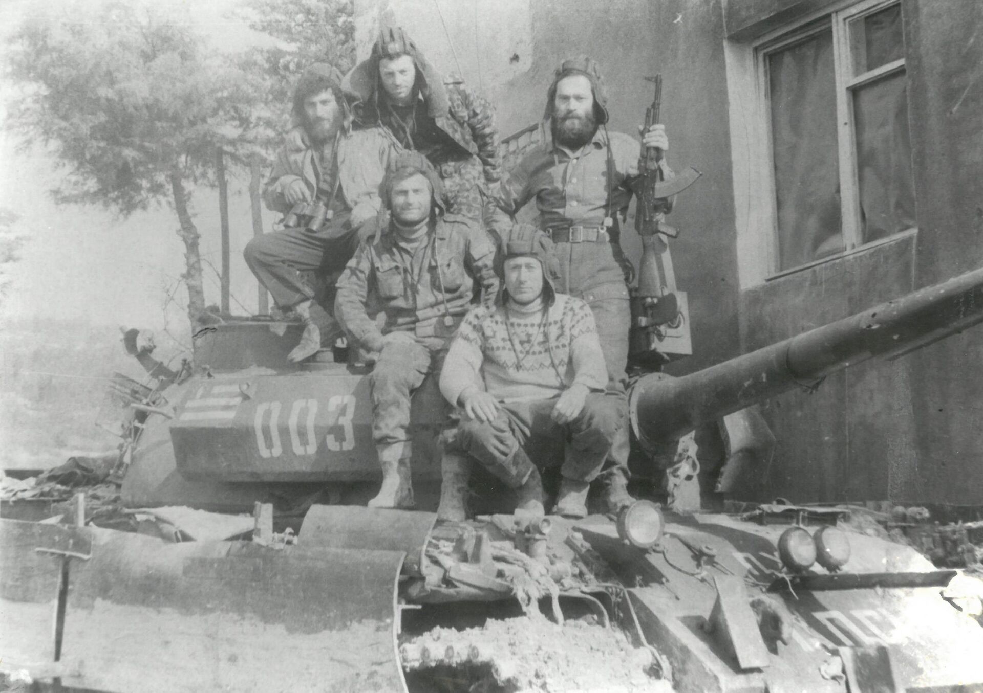 Члены экипажа танка Т55 Сасрыква - Sputnik Абхазия, 1920, 15.08.2022