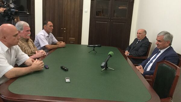 Встреча Хаджимба с добровольцами. - Sputnik Абхазия